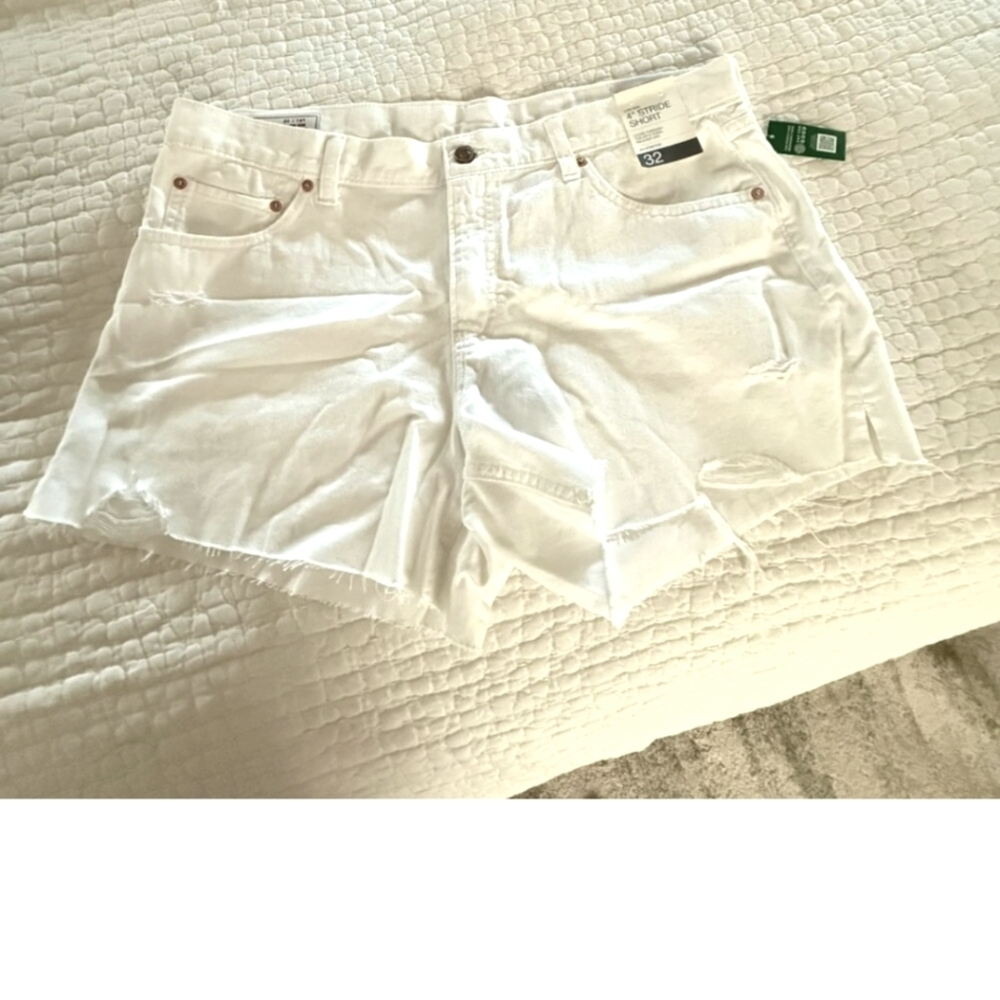 Gap Women's Ultra Soft Stride White Denim Short 14/32